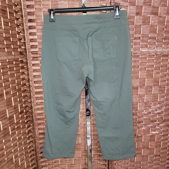Athleta Zip Pocket Capri Pants - Picture 2 of 13